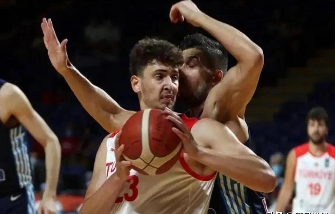 aoa体育培训-火箭球员因伤退出近期比赛，球队深感困扰