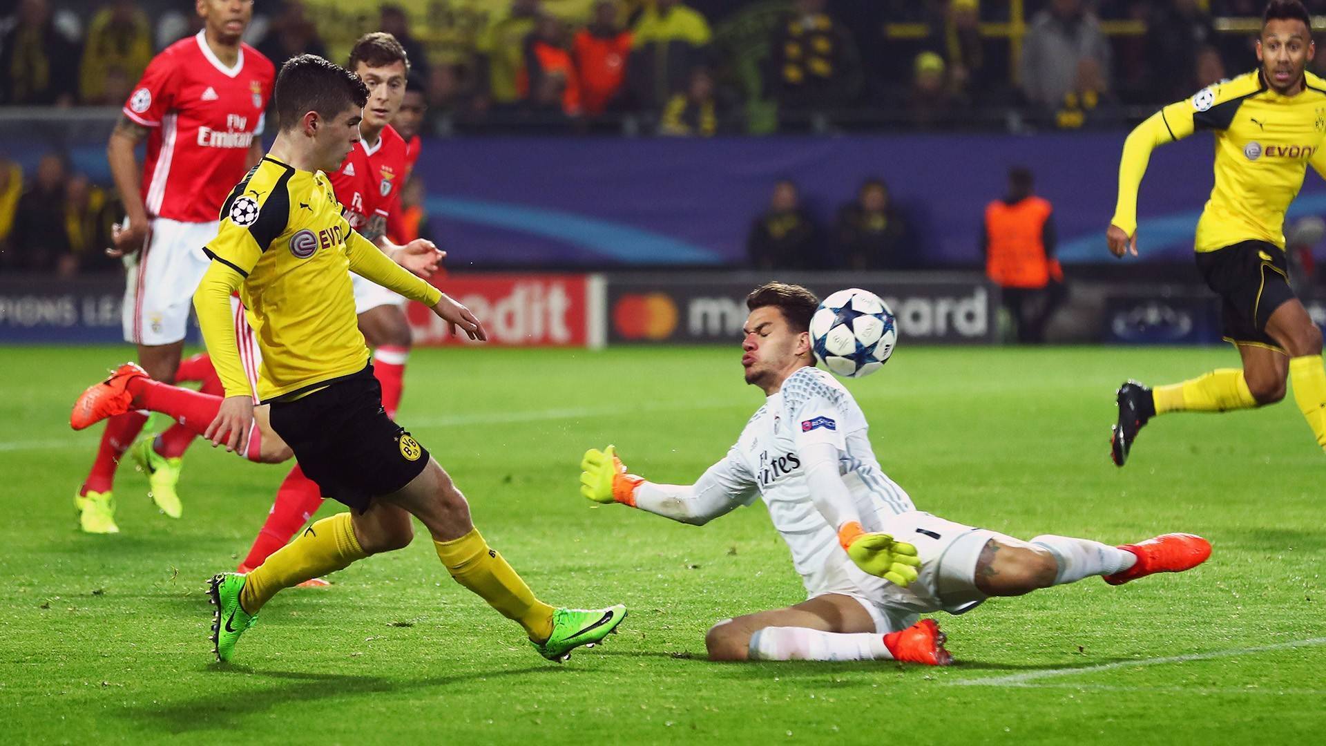 aoa体育培训-豪强交锋激烈角逐，全球足球盛宴开启