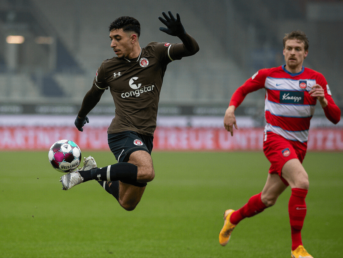 门兴格拉德巴赫队员联袂进攻取得胜利 门兴格拉德巴赫队员联袂进攻取得胜利