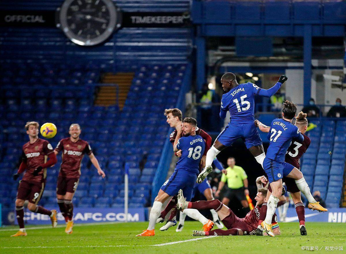 足球赛事激烈对决,球场上高潮迭起 足球赛事激烈对决,球场上高潮迭起