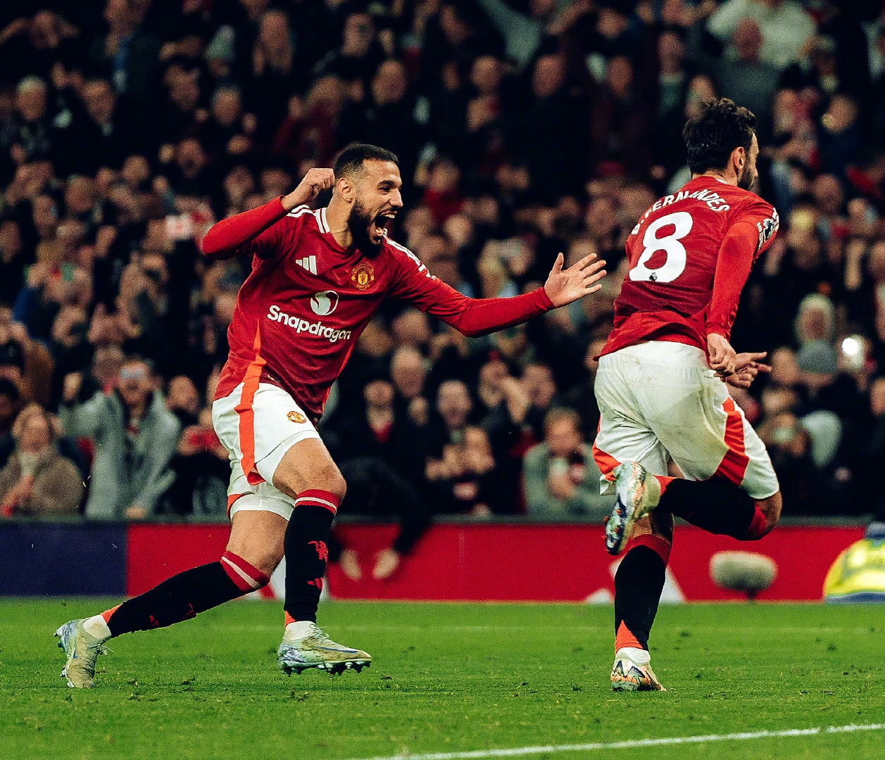 aoa体育官网-曼联主场战胜沃特福德，前四之争更为激烈