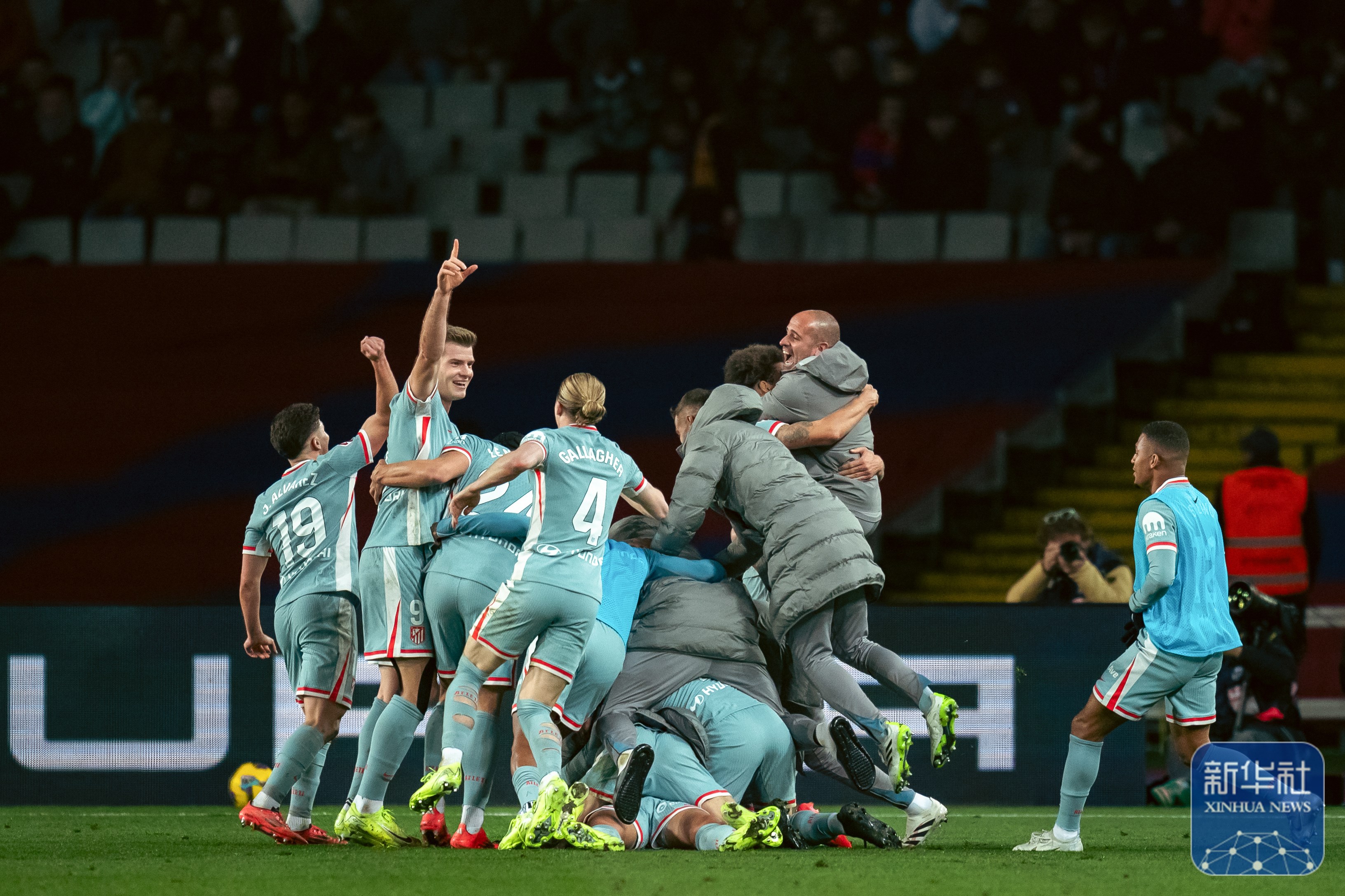 包含赛场上球员奋力拼搏,助球队逆转比分获胜的词条 包含赛场上球员奋力拼搏,助球队逆转比分获胜的词条