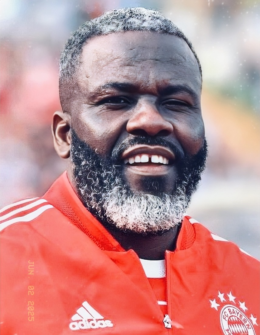 aoa体育娱乐-埃瓦尔在比赛中遭遇凶悍对手，艰难获胜