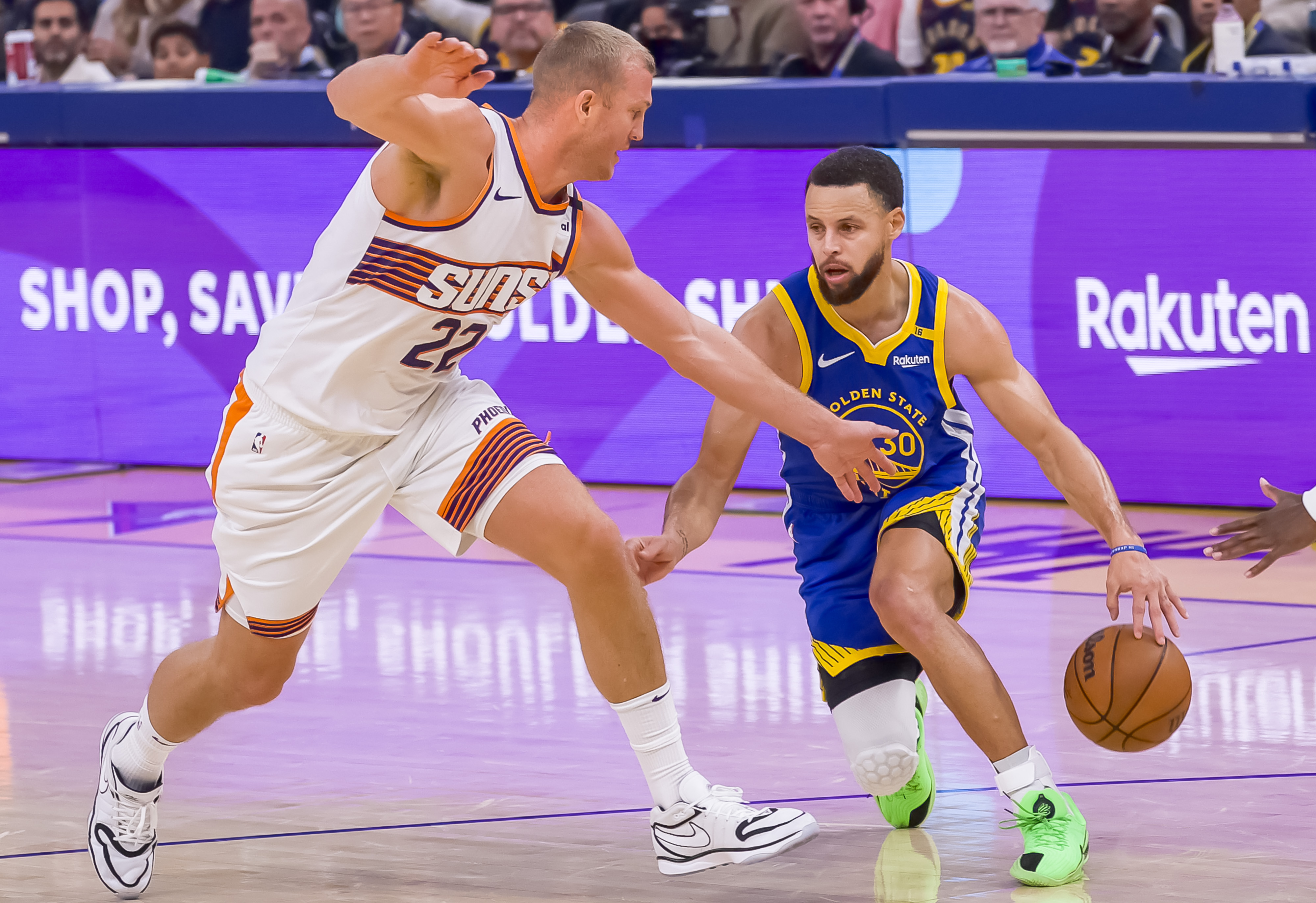 aoa体育视频-包含球员们意气风发，为胜利拼尽全力的词条