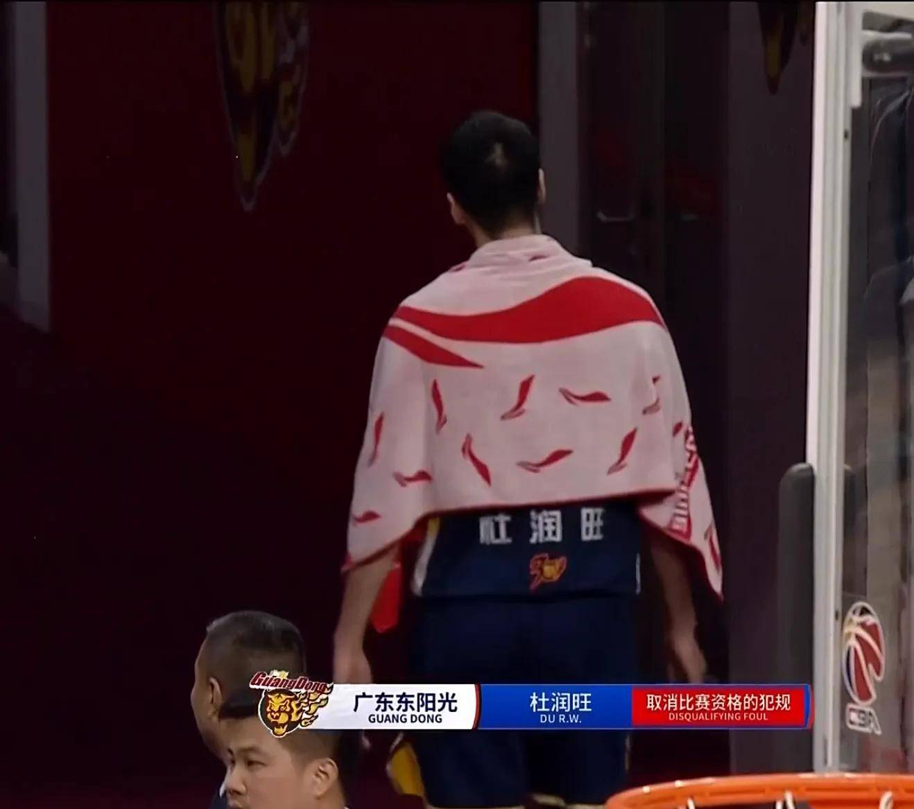 aoa体育娱乐-包含备受瞩目的球员交手，场上火药味十足的词条