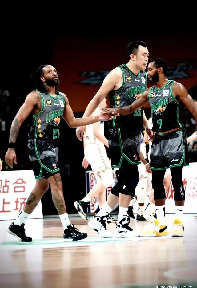 包含备受瞩目的球员交手,场上火药味十足的词条 包含备受瞩目的球员交手,场上火药味十足的词条