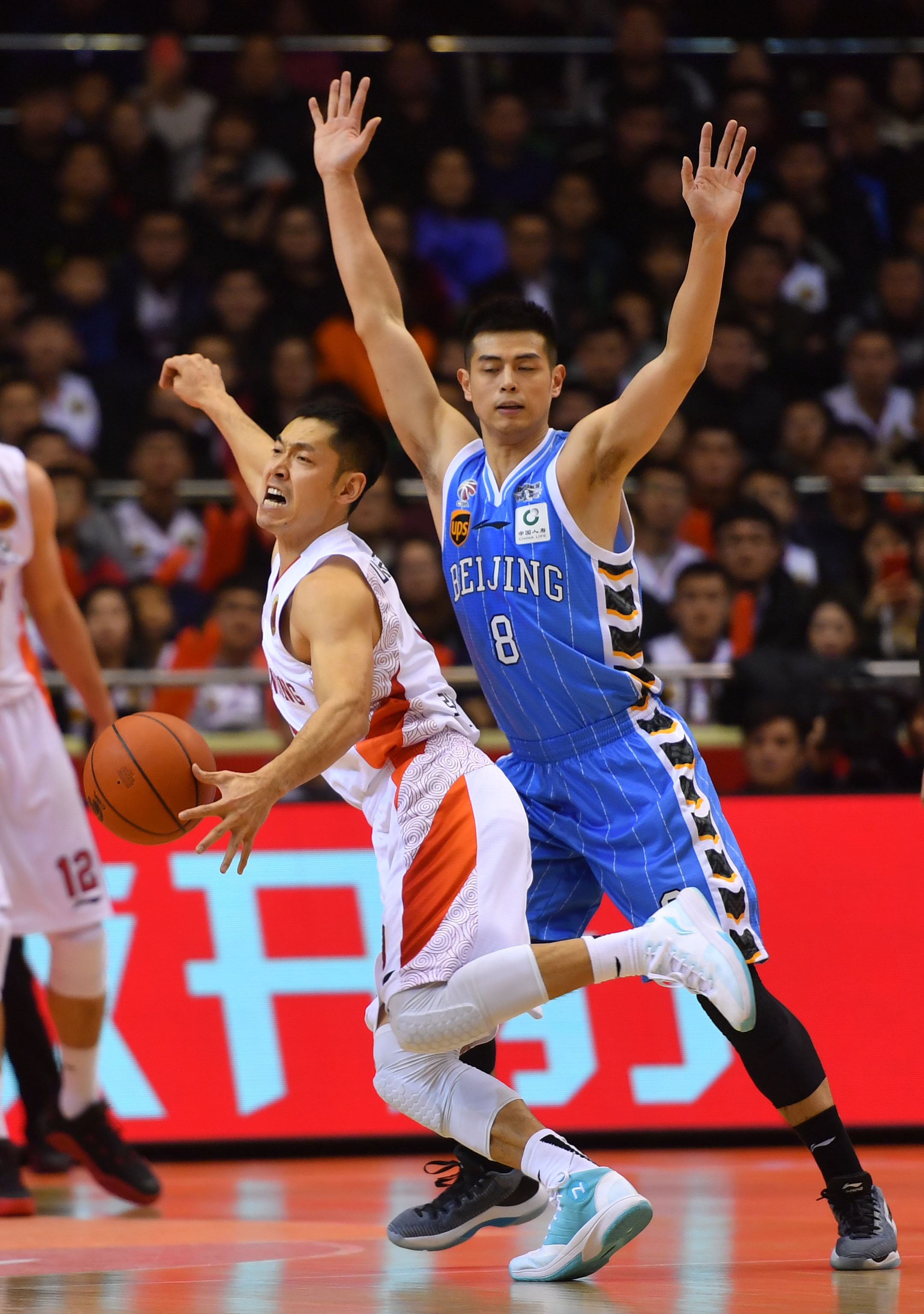 aoa体育新闻-球队在全球杯篮球赛上夺冠，成为焦点