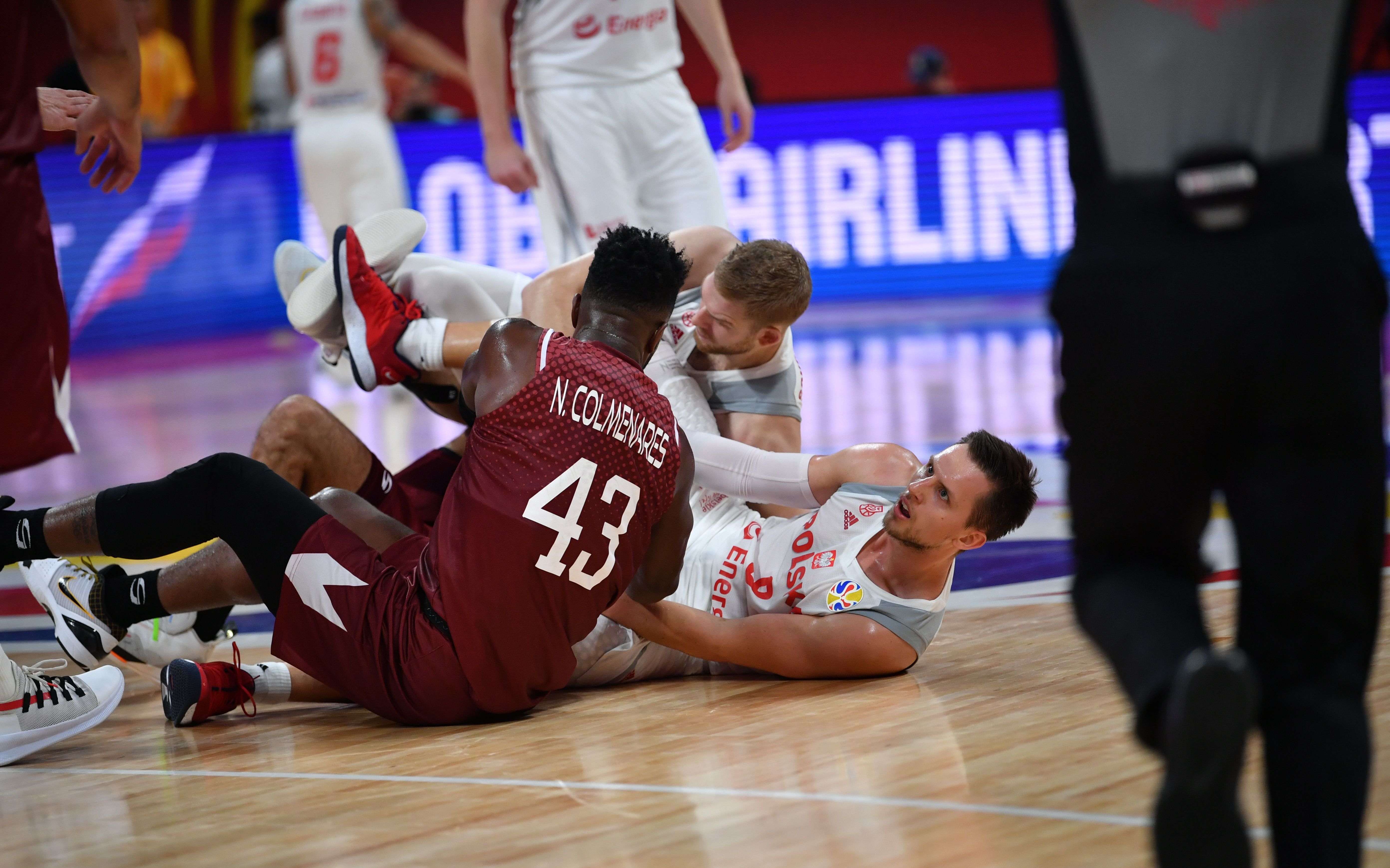 aoa体育活动-委内瑞拉队挑战澳大利亚队，苦战