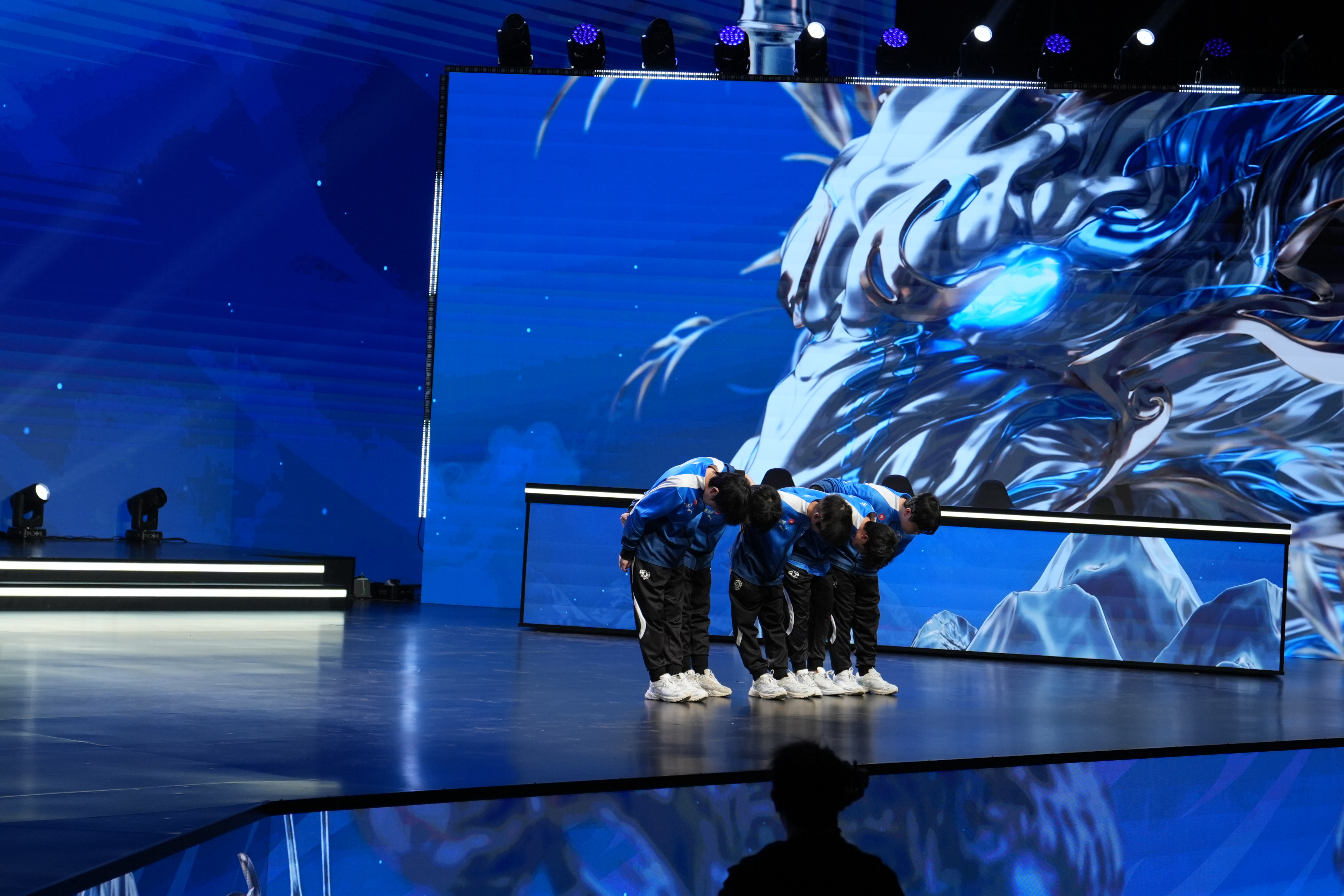 aoa体育-包含比赛过程跌宕起伏，观众目不转睛的词条