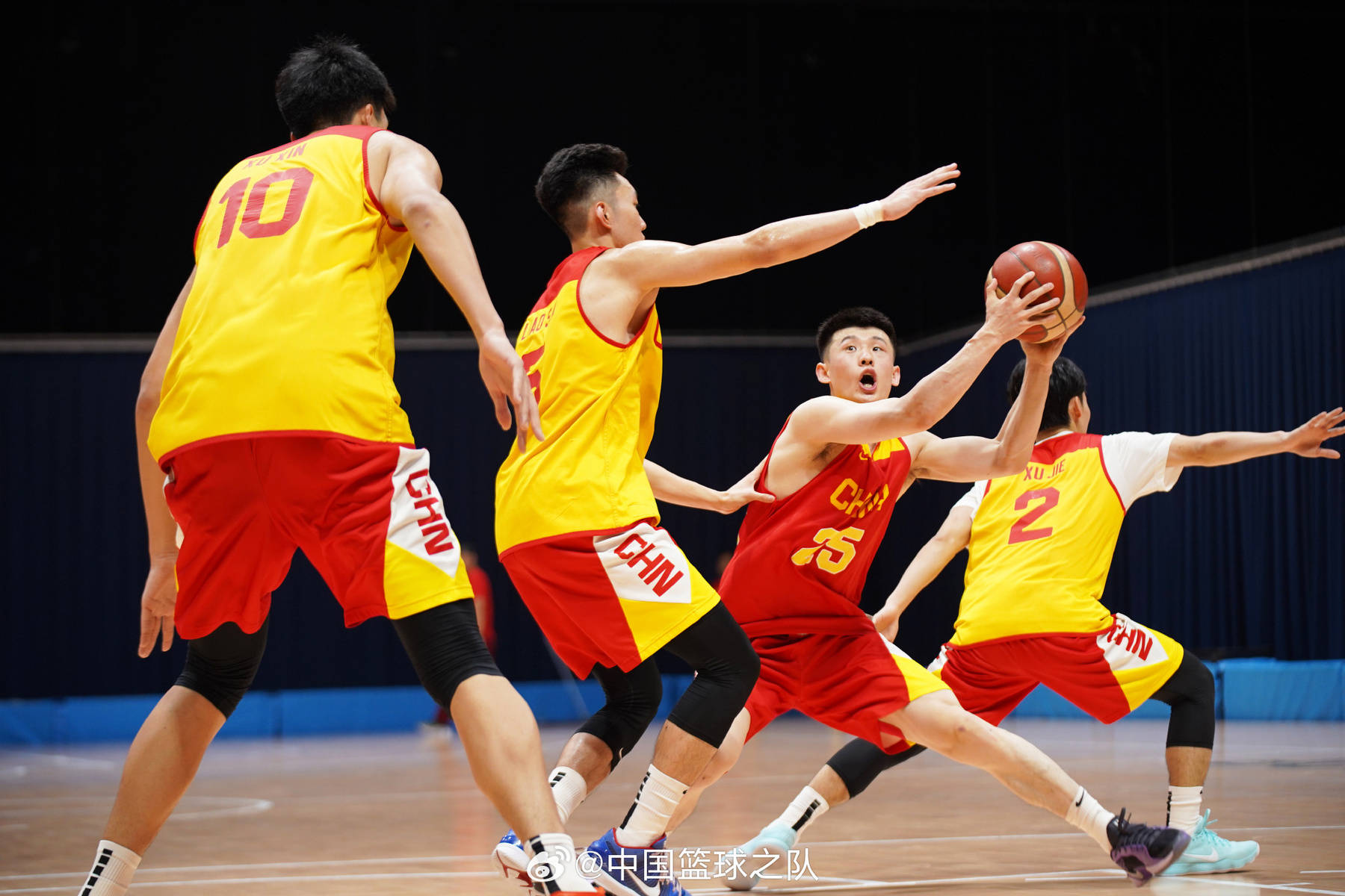 云南男篮备战状态火热,冲刺胜利的简单介绍 云南男篮备战状态火热,冲刺胜利的简单介绍