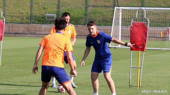 关于外籍球员助力本土球队夺得外国锦标的信息 关于外籍球员助力本土球队夺得外国锦标的信息