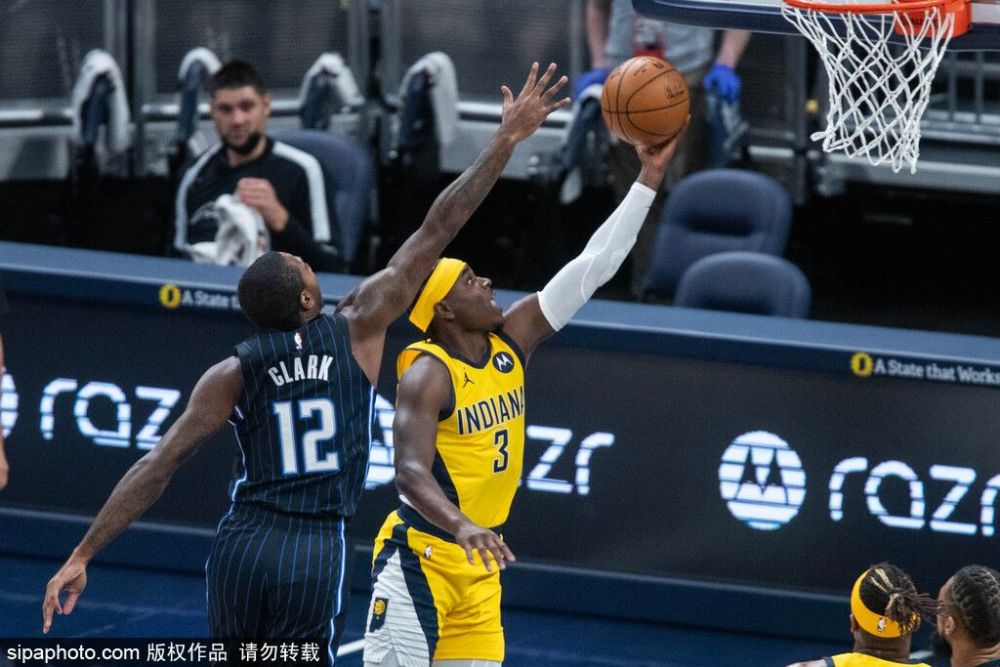 aoa体育活动-步行者主场击败篮网，布罗格登逆转绝杀