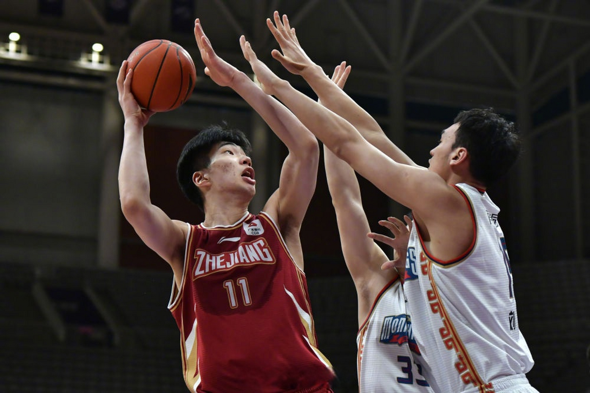 aoa体育课程-群雄逐鹿！男子篮球比赛中巴西队夺冠